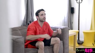 A izgató tini picsa tv nézés helyzett szopna