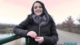 Orosz tini picsa pénzért kúrel