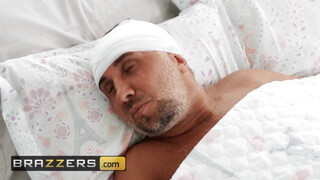 Brazzers - Brooklyn Gray szőrös puncija bekúrva