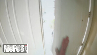 Mofos - Lisey Sweet a gyönyörű fehérneműs világos szőke milf