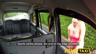 Fake Taxi - Lana Harding a taxissal dug