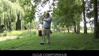 Oldje - Öreg srác dugja a tini pinát