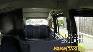 FakeTaxi - nagy seggű spiné kefélni akar