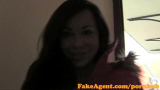 FakeAgent - műcsöcsös bige szívesen lovagol