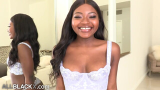 AllBlackX - Noemie Bilas a cuki barna kisasszony