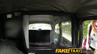 FakeTaxi gyönyörű vörös kisasszony extra kannákkal