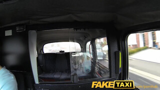 FakeTaxi izgató lány engedi análba is