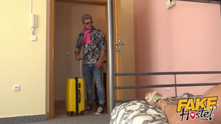 Fake Hostel szűk pinájú olasz spiné és dupla pöcs