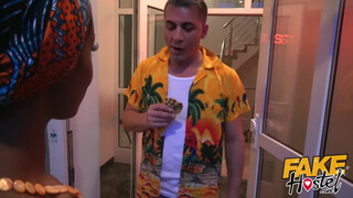 Fake Hostel afrikai picsa és egy spanyol bula közösen