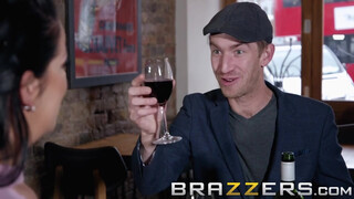 Brazzers - Anissa Jolie élvezi a méretes kárót