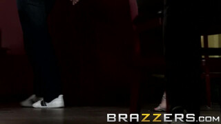 Brazzers - Keiran Lee egyszerre basz meg kettő nőcit