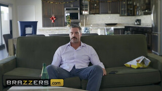 Brazzers - a tetovált pornósztár csajszi elpusztítva