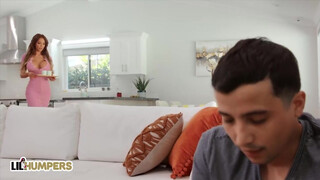 Lil Humpers - Nicolette Shea megleckézteti a perverz pasit
