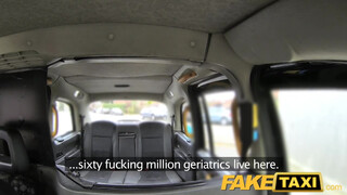 FakeTaxi nimfomániás bige kielégítése