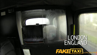 FakeTaxi - méretes kannás debella bige a taxiban