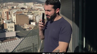 OyeLoca - hegyes kannás spanyol takarítónő