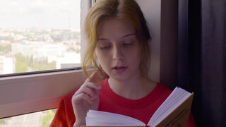 ULTRAFILMS - bombázó tini csajszi begerjed egy könyvre