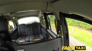 Fake Taxi - Hatalmas keblű milf meghágva a hátsó ülésen