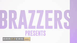 Brazzers - Katie Kush a kurva szemüveges csajszi