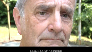 Oldje - az idős motoros és a tini nőci