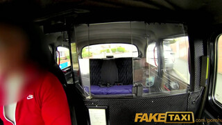 FakeTaxi - Anna Darling kefél a sofőrrel