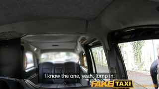 FakeTaxi - Világos Szőke lány baszható a hátsó ülésen