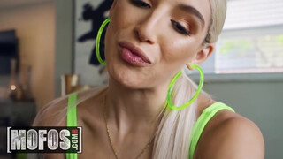 MOFOS - Abella Danger szőrös muffja megkefélve