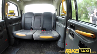 Fake Taxi - Csöcsös lány közösül a hátsó ülésen