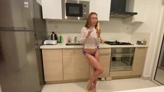 Mia durván megdugva