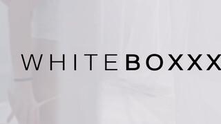 WhiteBoxxx - selymes bőrű csoki kiscsaj