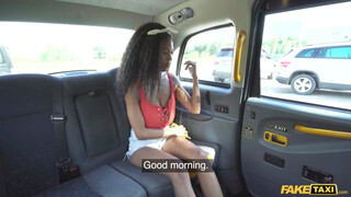 Fake Taxi - Tina Fire a nagy keblű csoki bige