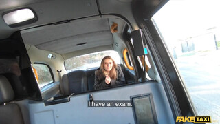 Fake Taxi - 18 éves nőci popsiba rakva