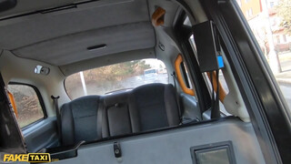 Fake Taxi - Didi Zerati a méretes didkós francia bige