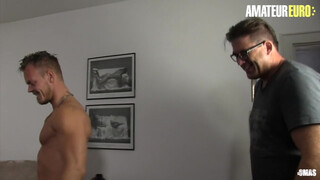 XXXOMAS - német nagymama és dupla fiatal manus