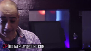 Digital Playground - Aidra Fox alaposan megrakva