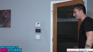 Abby Paradise a hatalmas seggű tini - Naughty America