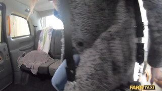 Fake Taxi - Kicsike cicis fiatal csaj lovagol