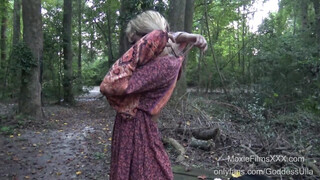 MoxieFilms - Méretes tőgyes hippi nőci