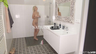 Nathaly Cherie muffja és hátsó bejárata is megdöngetve