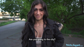 Public Agent - Alicia Trece a fogszabályzós latina picsa