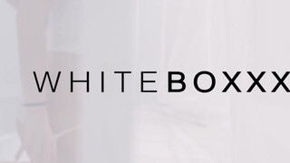 WHITEBOXXX - Tini csaj játszik a puncijával