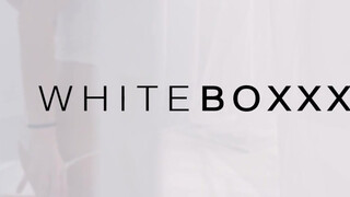 WHITEBOXXX - csodaszép, fullos picsa az ágyban