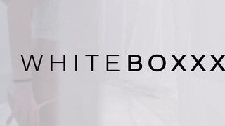 WhiteBoxxx - Darcia Lee a méretes didkós magyar kokeró spiné