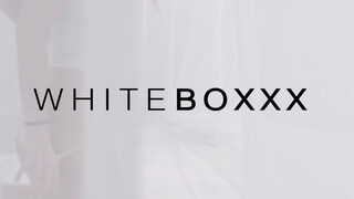 WhiteBoxxx - Ginebra Bellucci seggbe rakva
