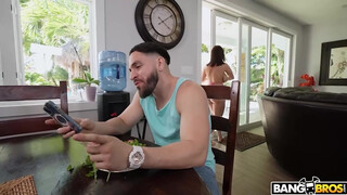 BANGBROS - Crystal Chase a nagy tőgyes latin amerikai spiné