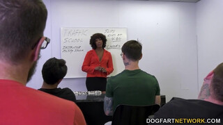 Misty Stone 10 férfit szop le