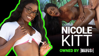 Mofos - Nicole Kitt a bombázó hatalmas tőgyes néger spiné