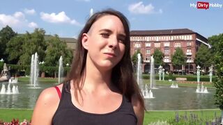 Német turista picsa kültéri anális baszása