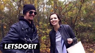 Hatalmas csöcsű néger hajú német spiné felvétel a méretes kombiban vad baszásra