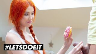 Gisha Forza hatalmas kannás vörös bombe egy fánkot érő durva dugásért